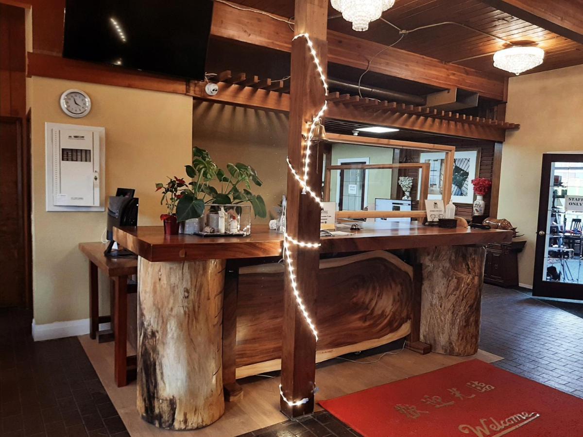 Grizz Hotel レベルストーク エクステリア 写真