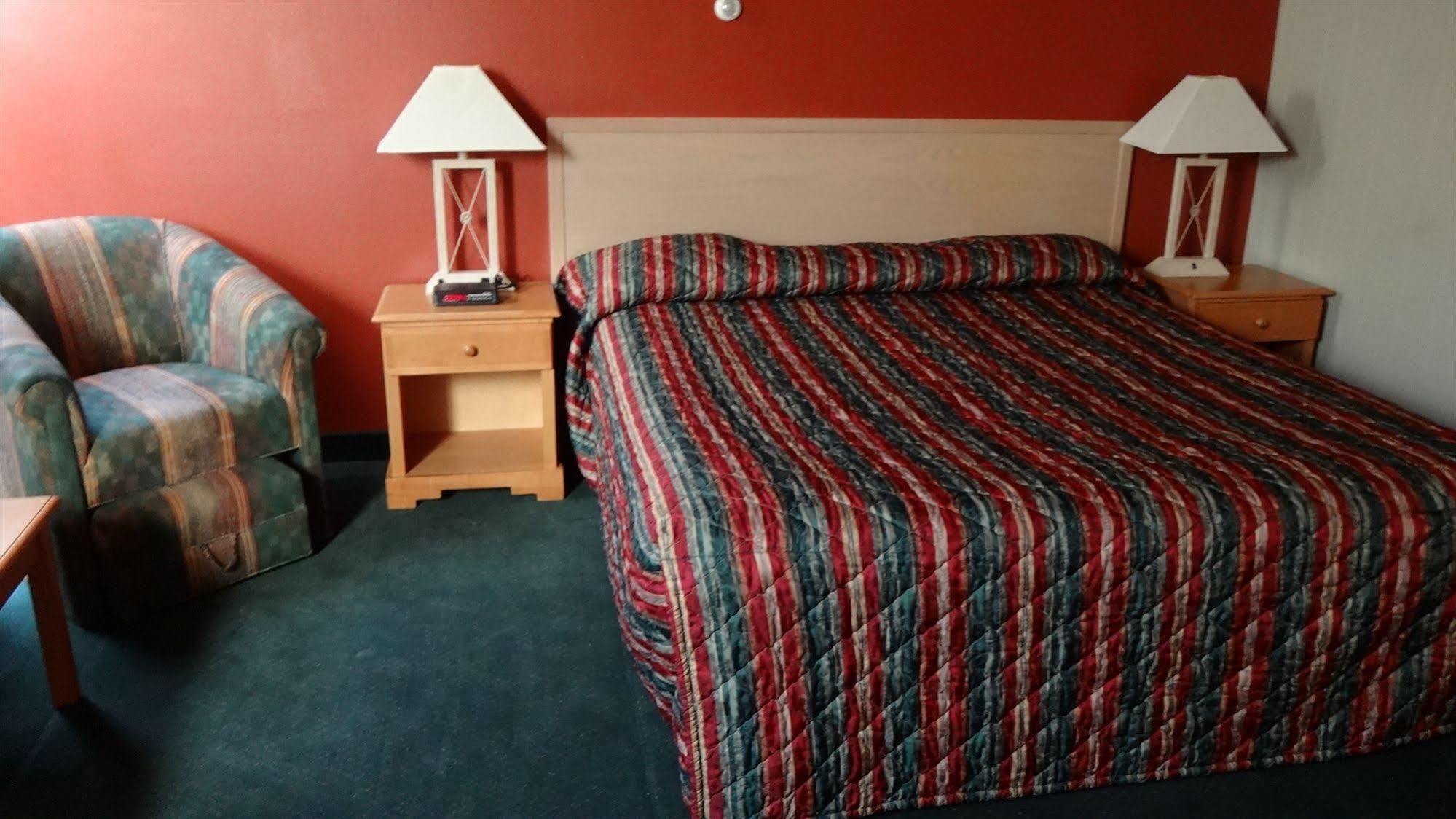 Grizz Hotel レベルストーク エクステリア 写真