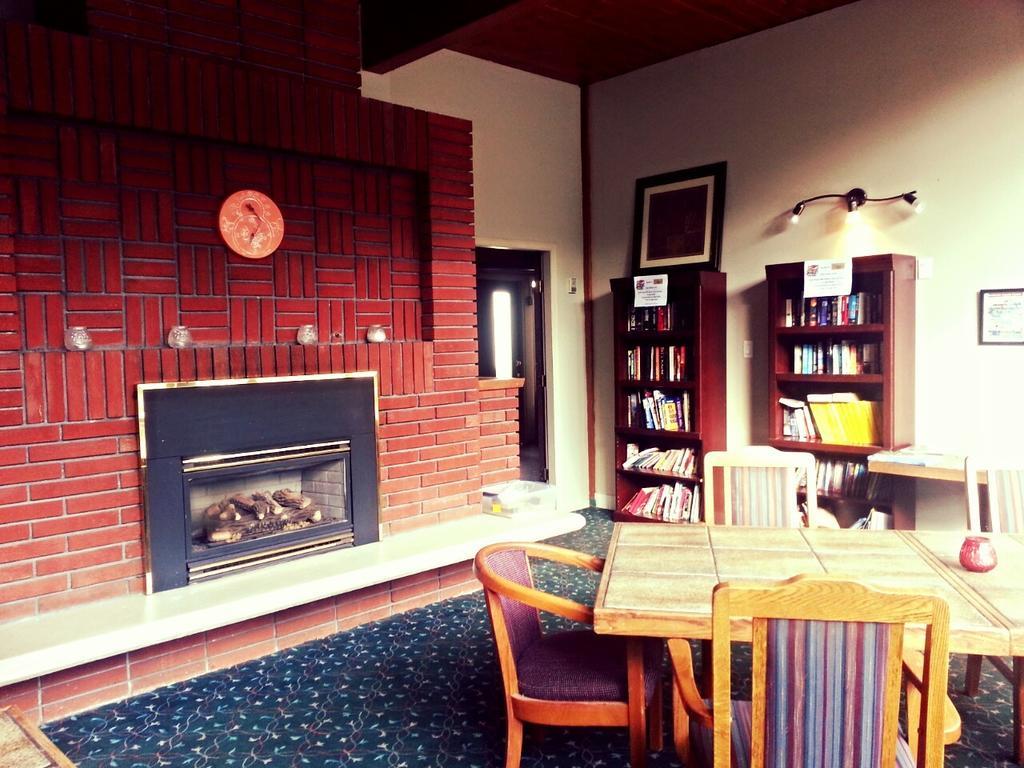 Grizz Hotel レベルストーク エクステリア 写真