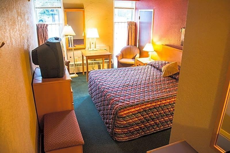 Grizz Hotel レベルストーク エクステリア 写真