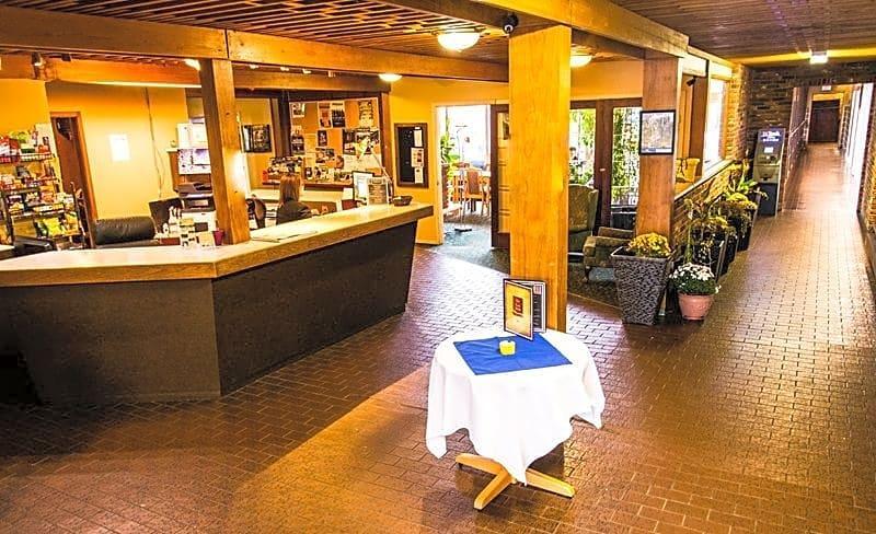 Grizz Hotel レベルストーク エクステリア 写真